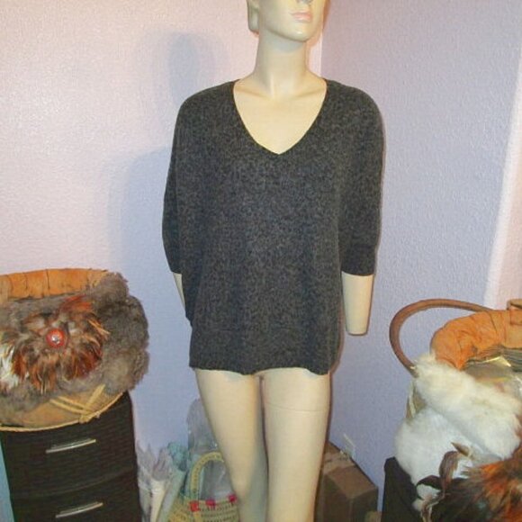 Womens Cashmere Sweater Size M Leopard Boxy Oversized V-Neck Pullover Whimsigoth - Picture 1 of 9